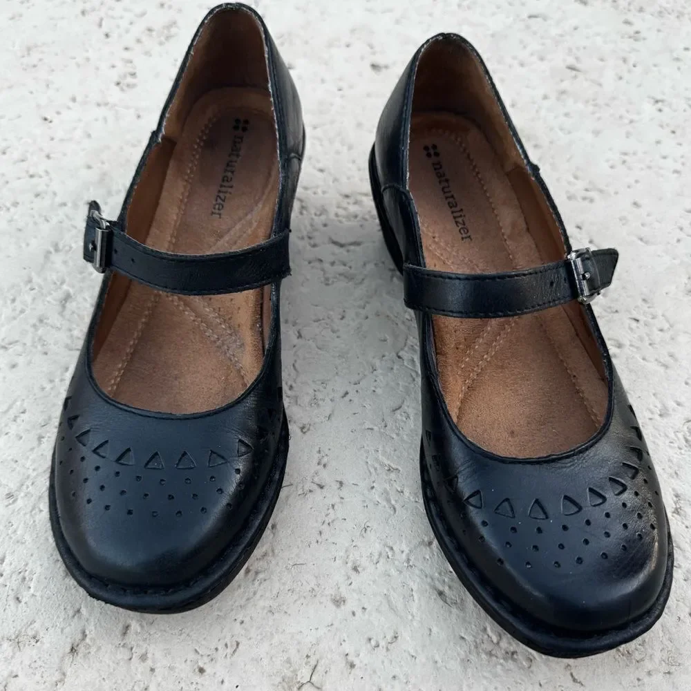Naturizer serafina maryJanes black leather EUC SZ 6